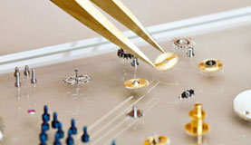 武汉爱彼指定维修门店打开表壳